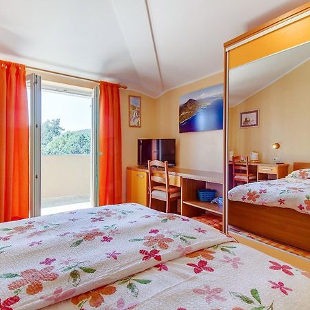 Apartments And Rooms By The Sea Nerezine, Losinj - 11815 Rum bild