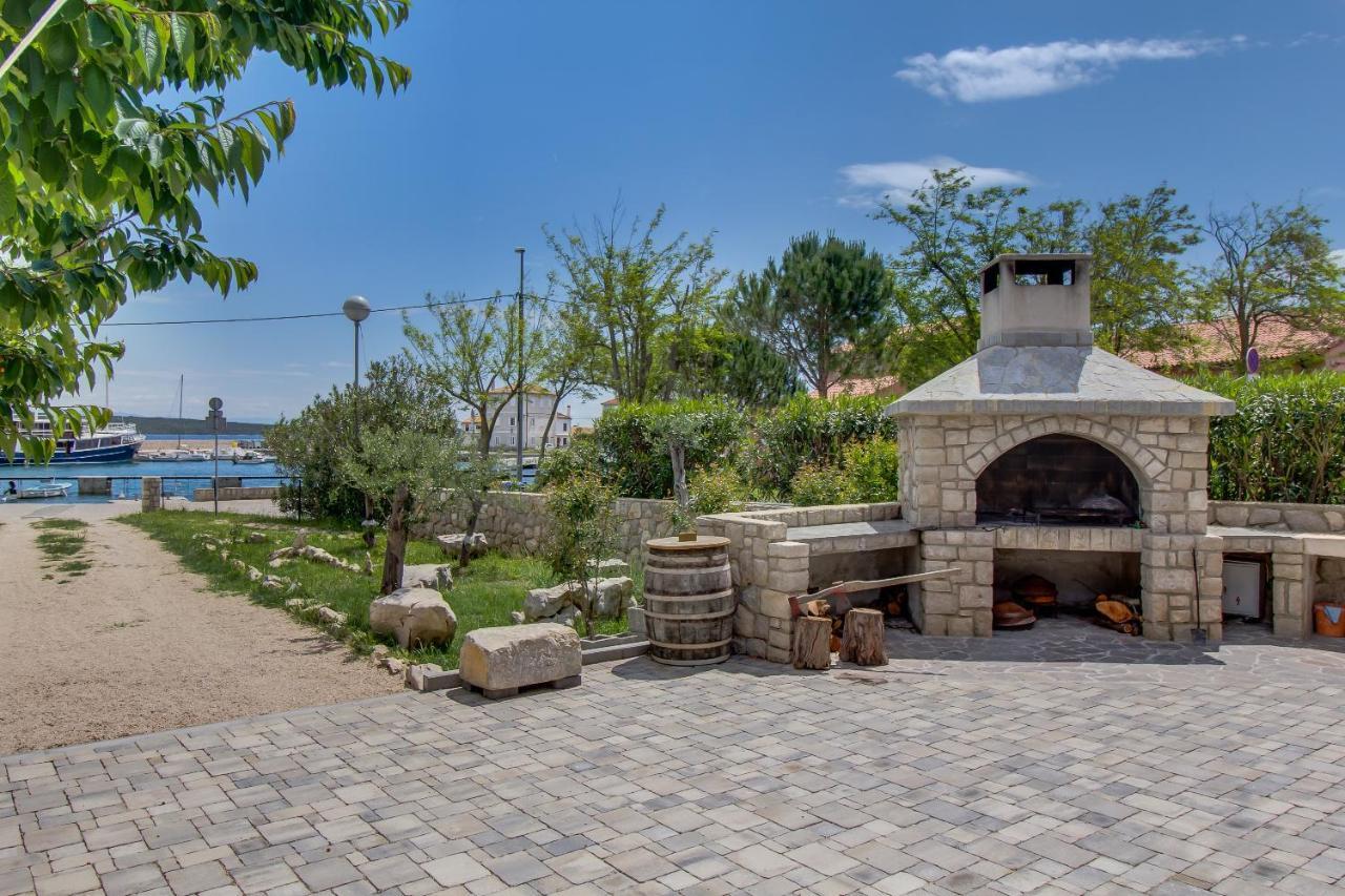 Apartments And Rooms By The Sea Nerezine, Losinj - 11815 Exteriör bild