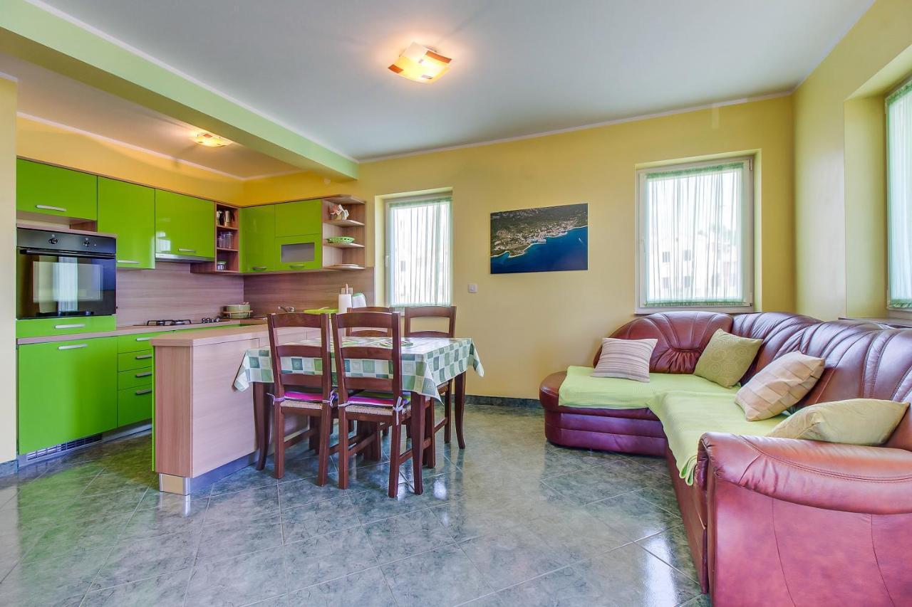 Apartments And Rooms By The Sea Nerezine, Losinj - 11815 Exteriör bild