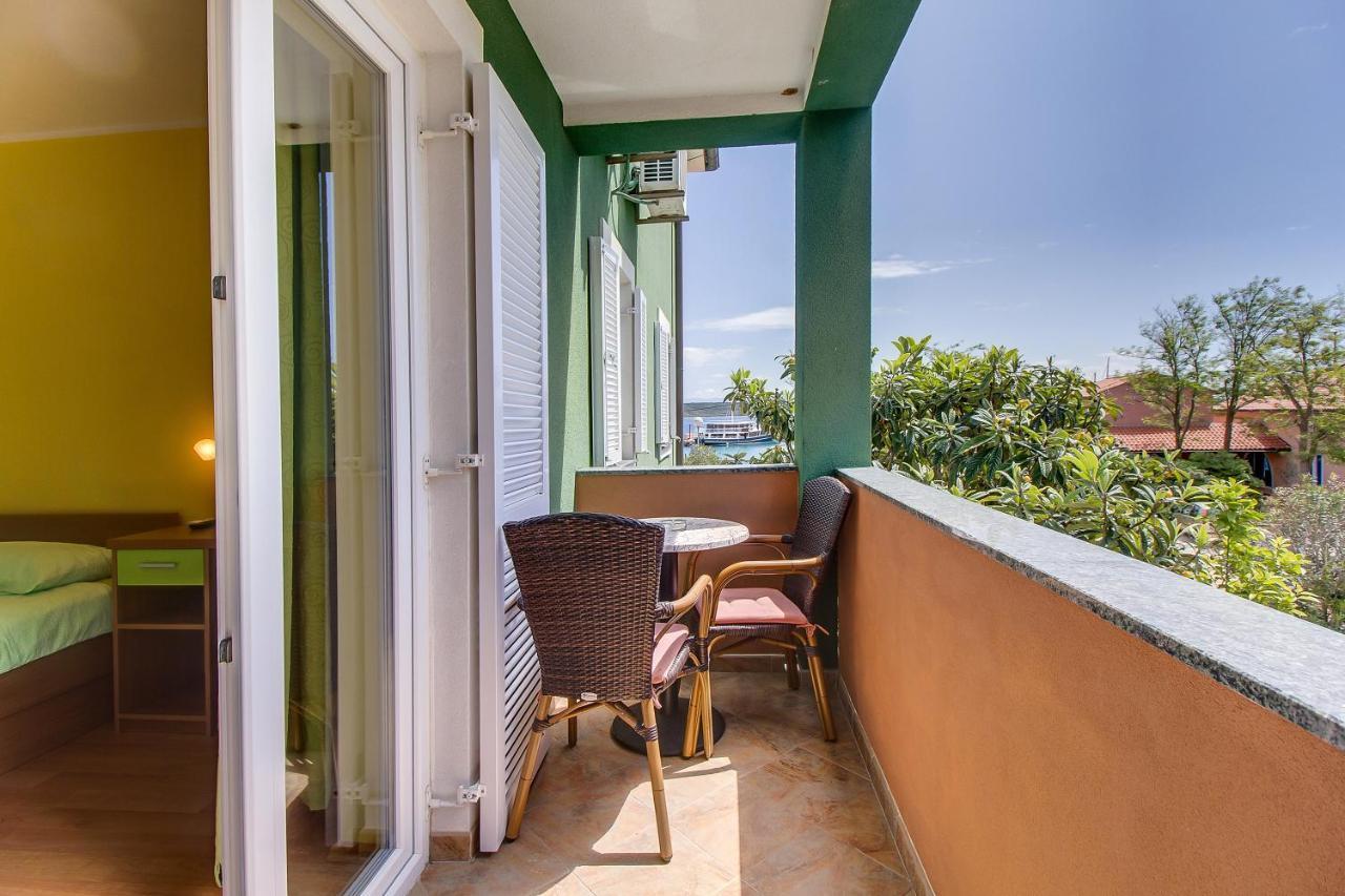 Apartments And Rooms By The Sea Nerezine, Losinj - 11815 Exteriör bild