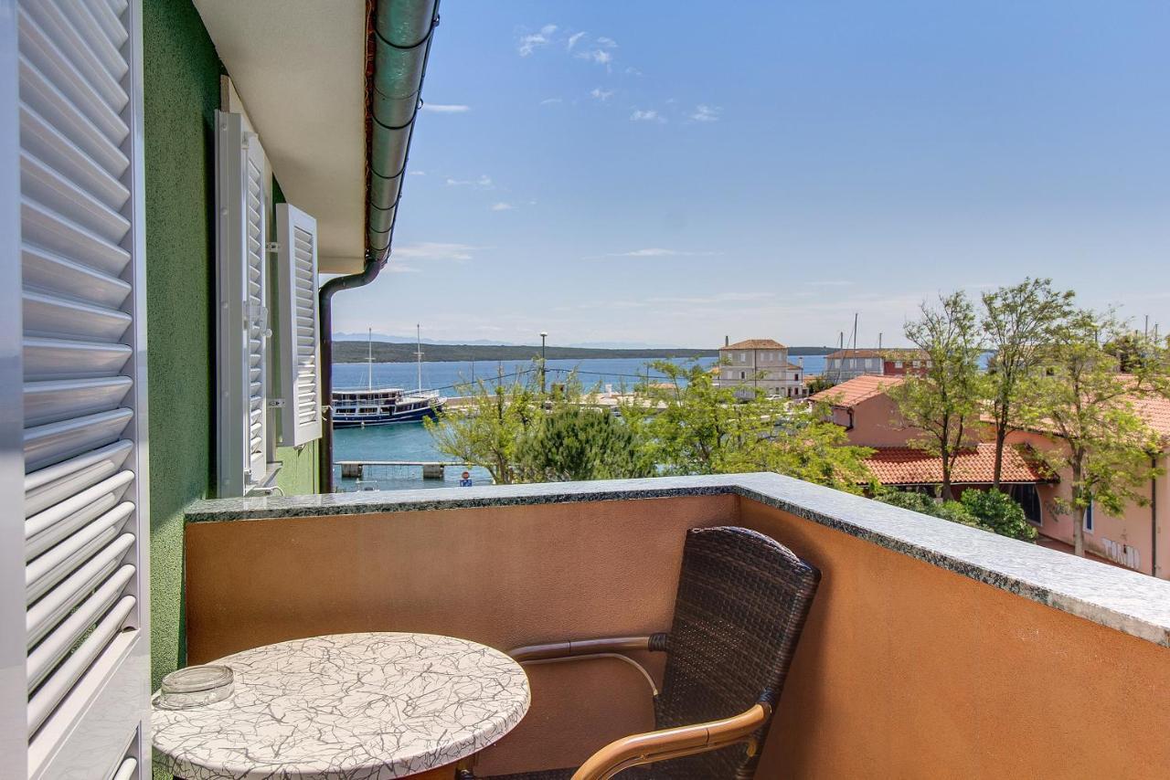 Apartments And Rooms By The Sea Nerezine, Losinj - 11815 Exteriör bild