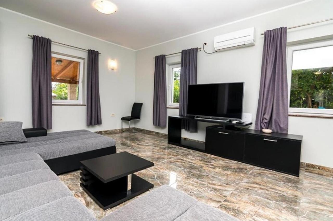 Apartments And Rooms By The Sea Nerezine, Losinj - 11815 Exteriör bild
